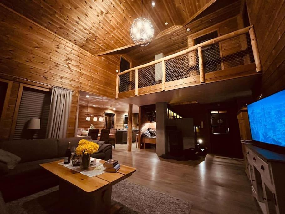 Cabin In Beautiful Surroundings At Harpefossen Nordfjordeid Exterior photo